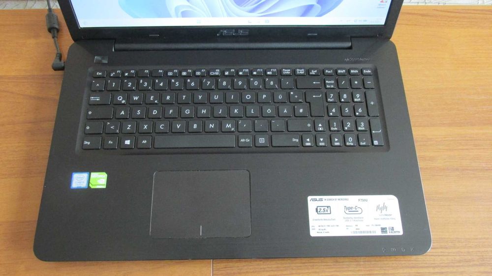 17.3 инча Asus с i5-7200,DDR4,SSD