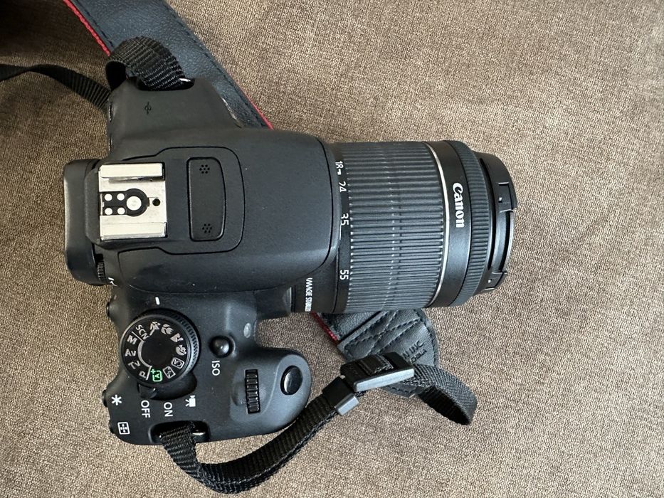 Фотоапарат DSLR Canon EOS 700D, 18MP + Обектив EF-S 18-55мм IS STM