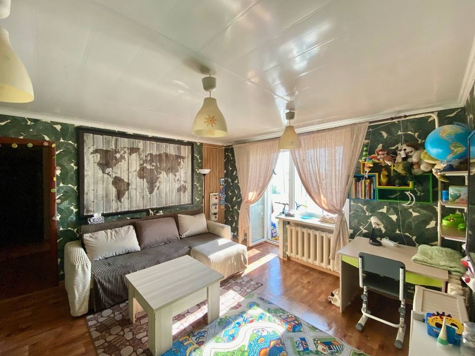 Продам 3 комн Бензострой