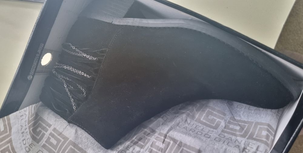 Дамски велурени боти