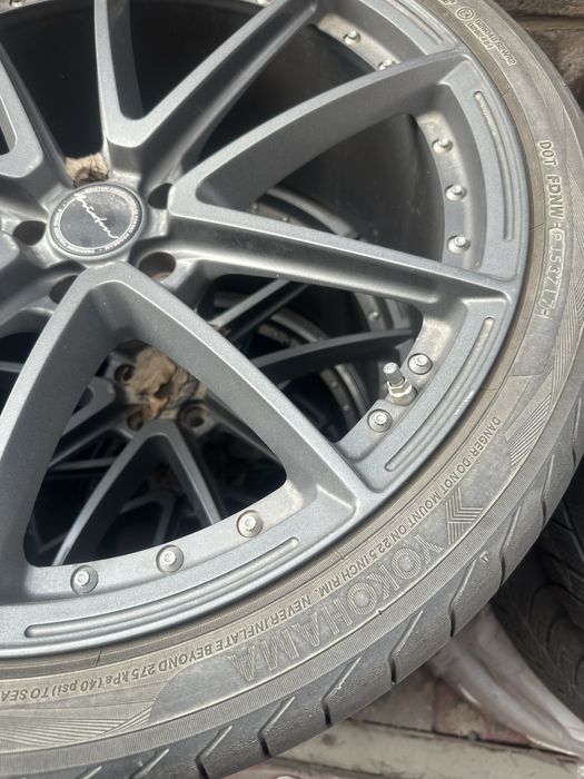 Шины с дисками комплект в отличном состояний