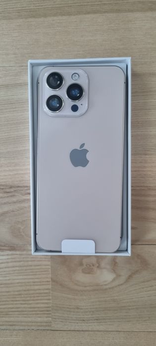 I phone 16 nou in cutie