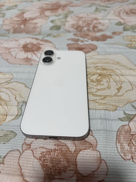 IPhone 16 256gb белый