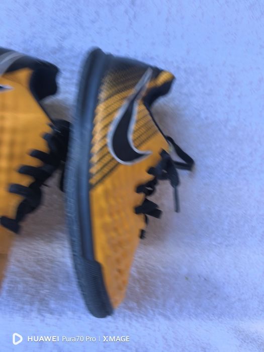 Футболни обувки за зала на nike номер 29.5 стелка 18см