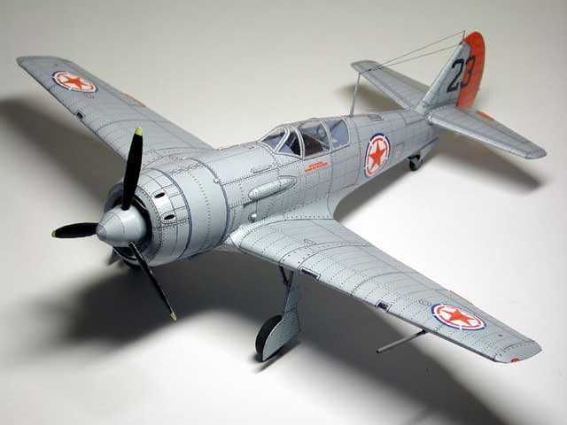 Сборная модель самолета Ла-11 (ARK Models, 1/48)
