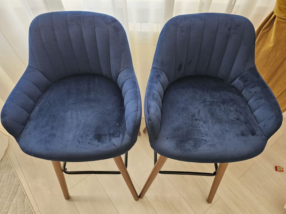 2 scaune de par tapitate