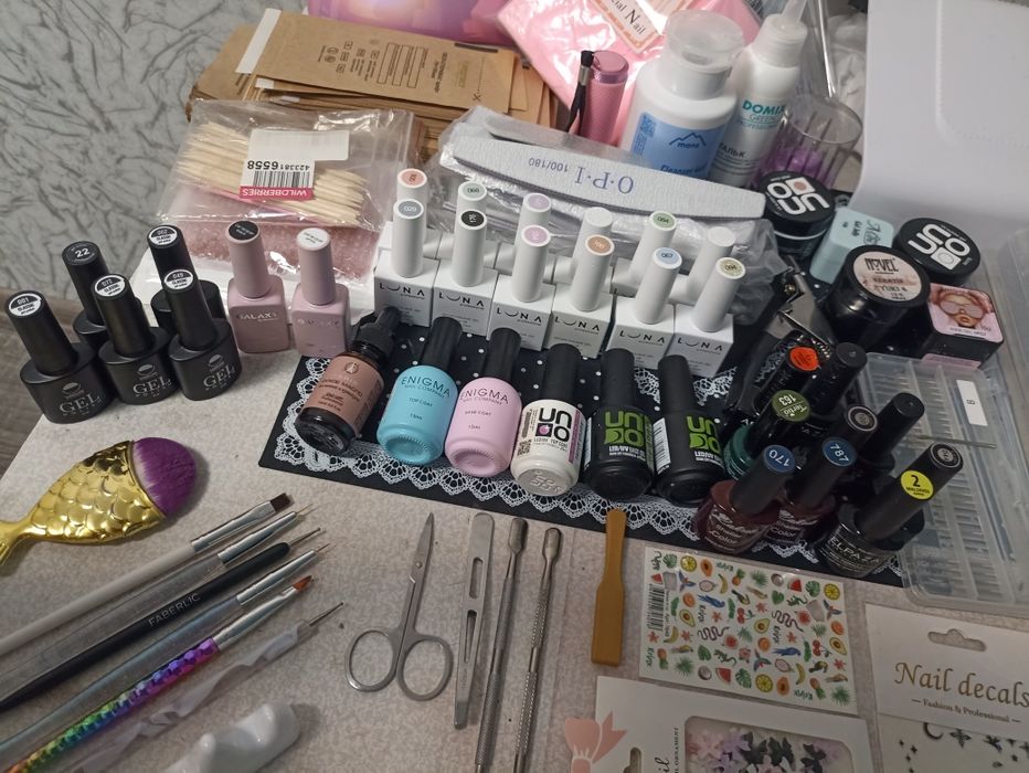 Для маникюра  срочно продам