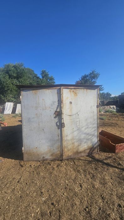 Продам металлическую  будку ( без дна)