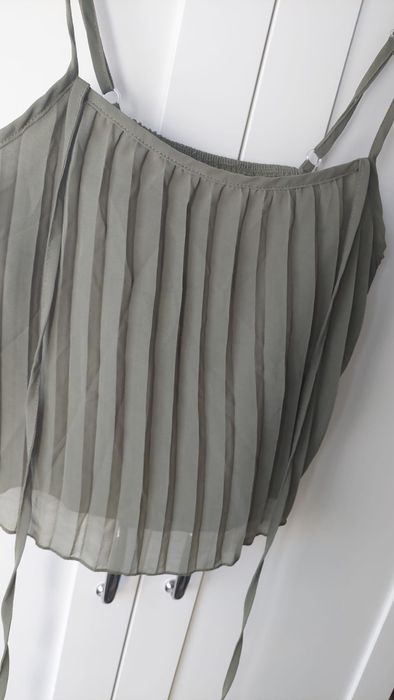 Crop top maiou cu bretele reglabile