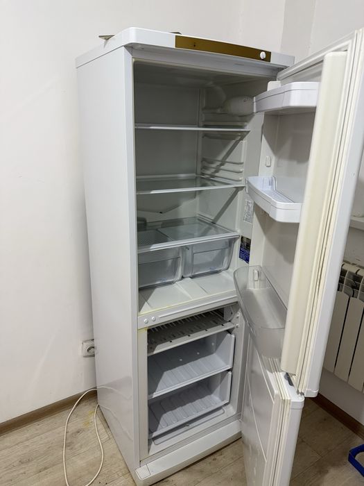 Холодильник Intesit