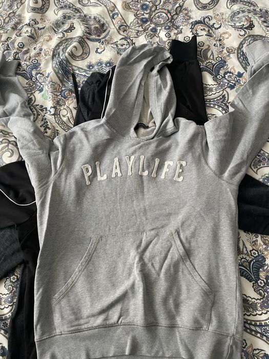 Продавам горнище Adidas и Playlife.