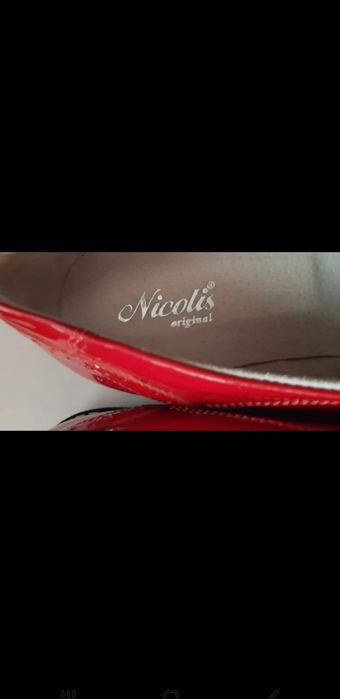 Pantofi din piele lacuită