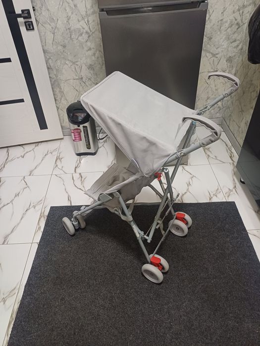 Продаётся сидящий коляска трость