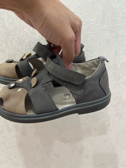 Сандалии 25 р / кроксы 25