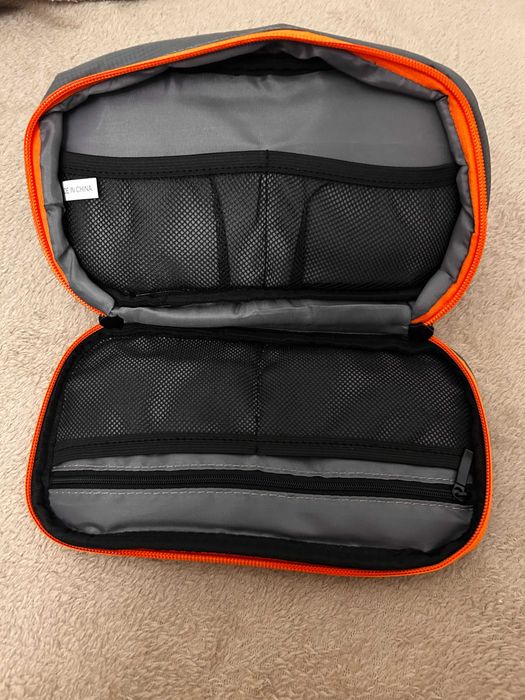 Компактен органайзер/калъф за кабели и аксесоари