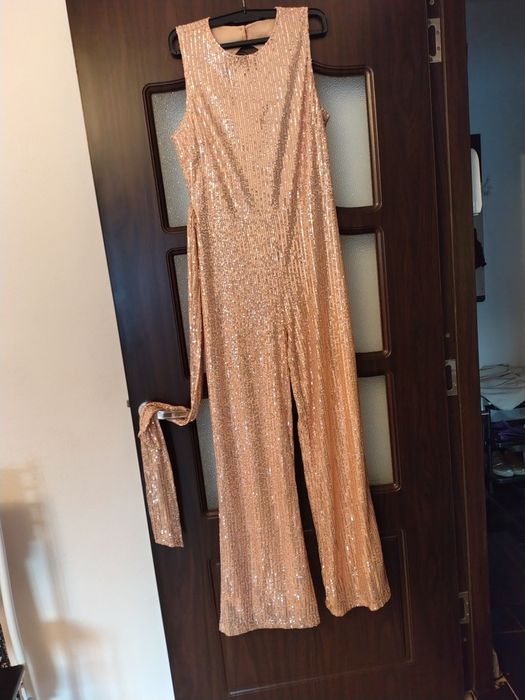 Vind rochie de ocazie cu paiete.
