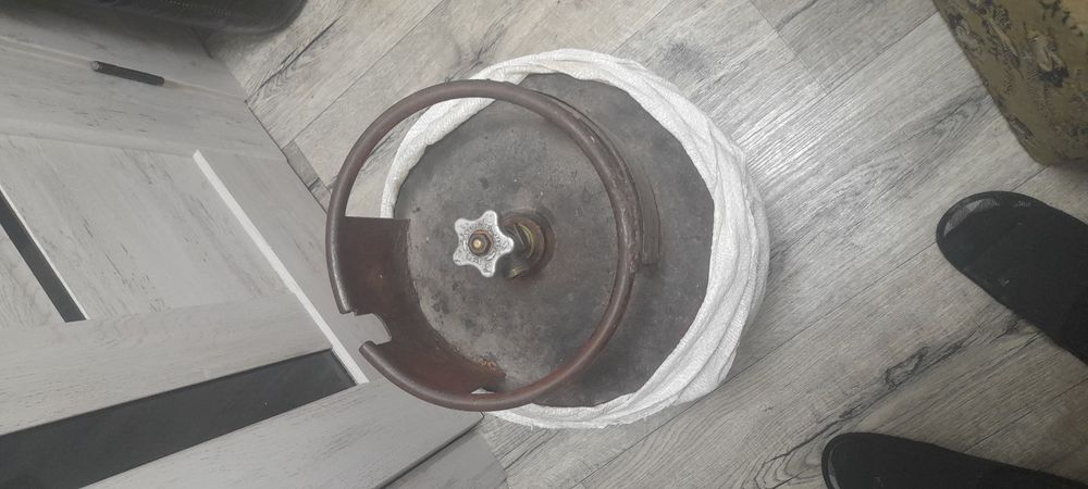 Газовый балон с вентилем