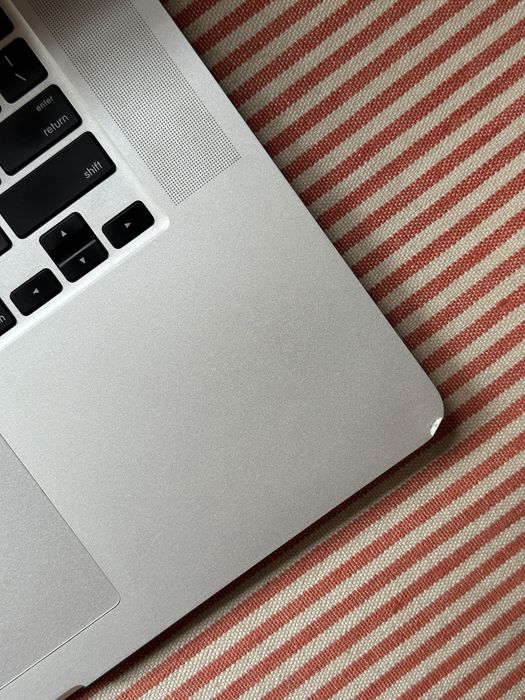 MacBook Pro Retina 15” Mid 2015 256 GB SSD