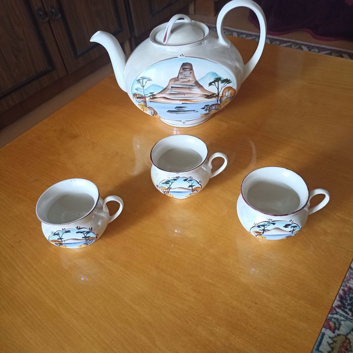 Продам стол, для дома, подарки, для кухни.