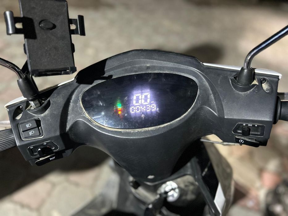 Продам м8 новыйй