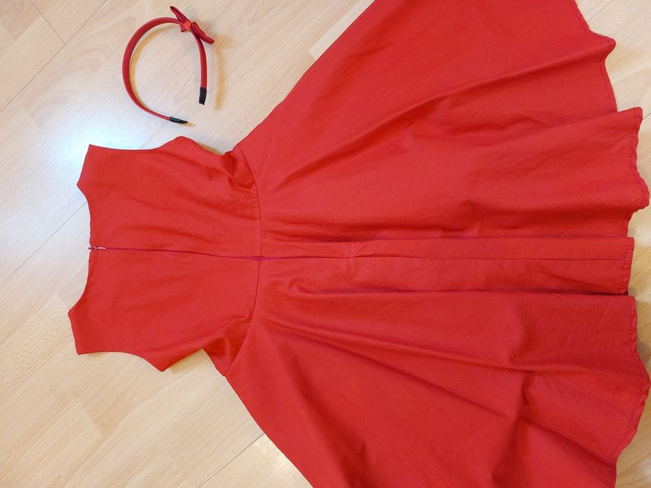 Детска червена рокля 6 - 7г.