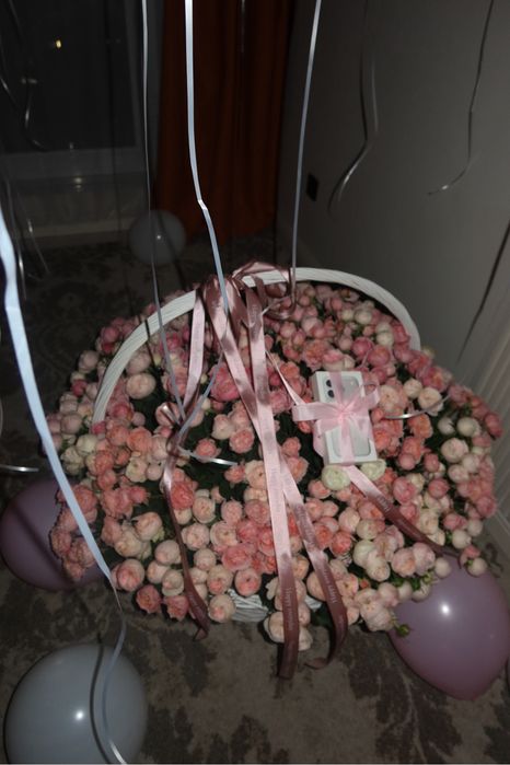 Цветы в корзине свежие