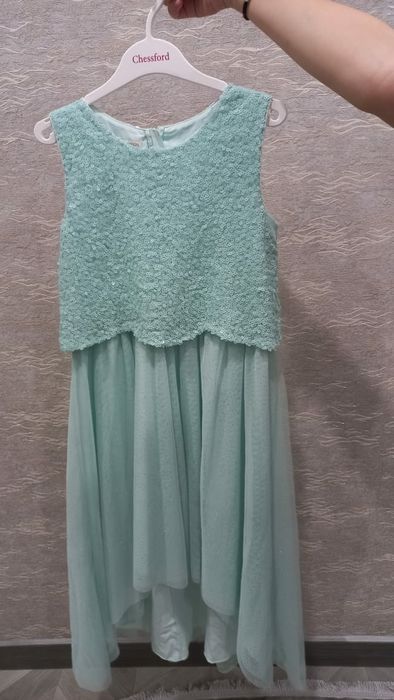 Срочно продам подростковое платье новое