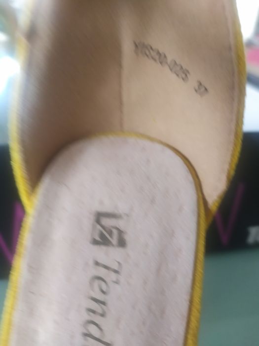 Продавам летни сандали на ток