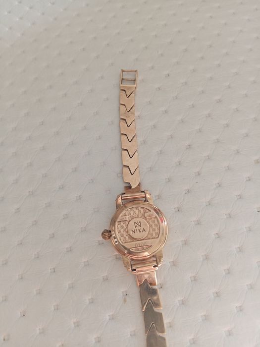 Продам часы золотые