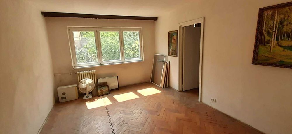 De vanzare apartament 3 camere in Resita