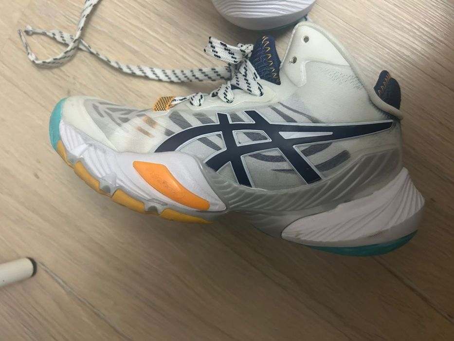 Крассовки асикс 36 размер