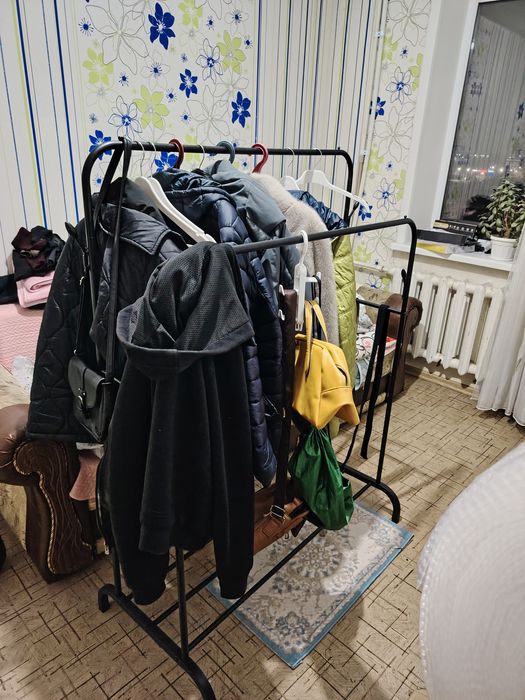 Металическая вешалка