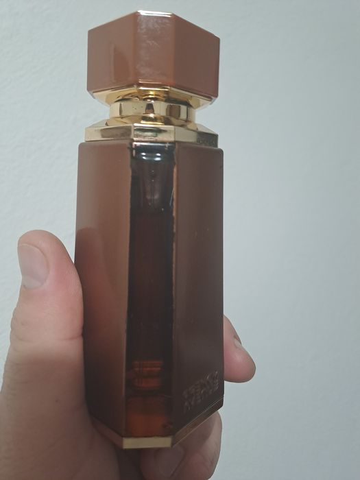 Vând 2 parfumuri French Avenue si Asad elixir