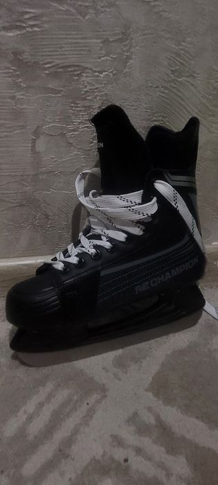 Продаю коньки новые 37 размер