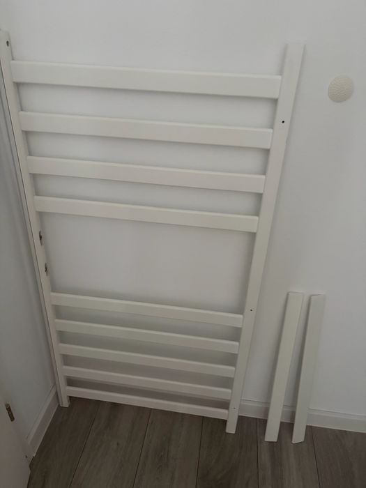 Patut din lemn 120x60 cm cu laterala detasabila si sertar + saltea