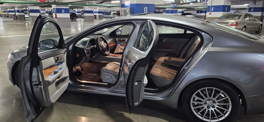 Vand Jaguar XF, 2.2 diesel, an 2011, FULL-OPTION, Acte la Zi