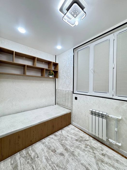 Продам чиланзар 1.  Трёх комнатная.  Балкон 2*4