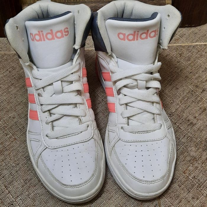 Дамски спортни обувки