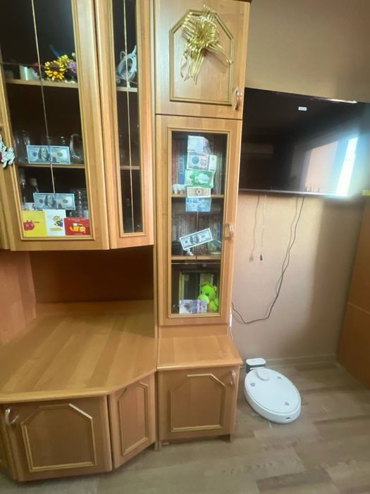 Продам стенку в отоичном состоянии.