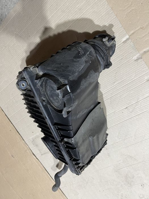 Carcasa filtru aer cu debitmetru Audi Q7 4L 2007-2011