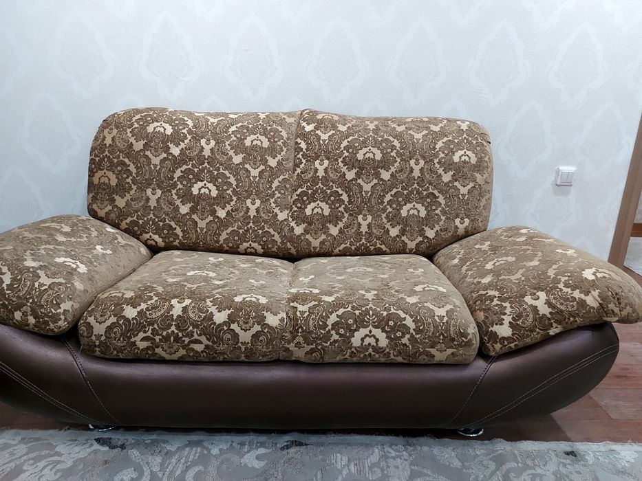 Продам срочно диван двойка