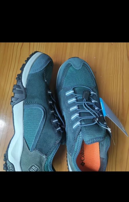 Продам кроссовки Columbia