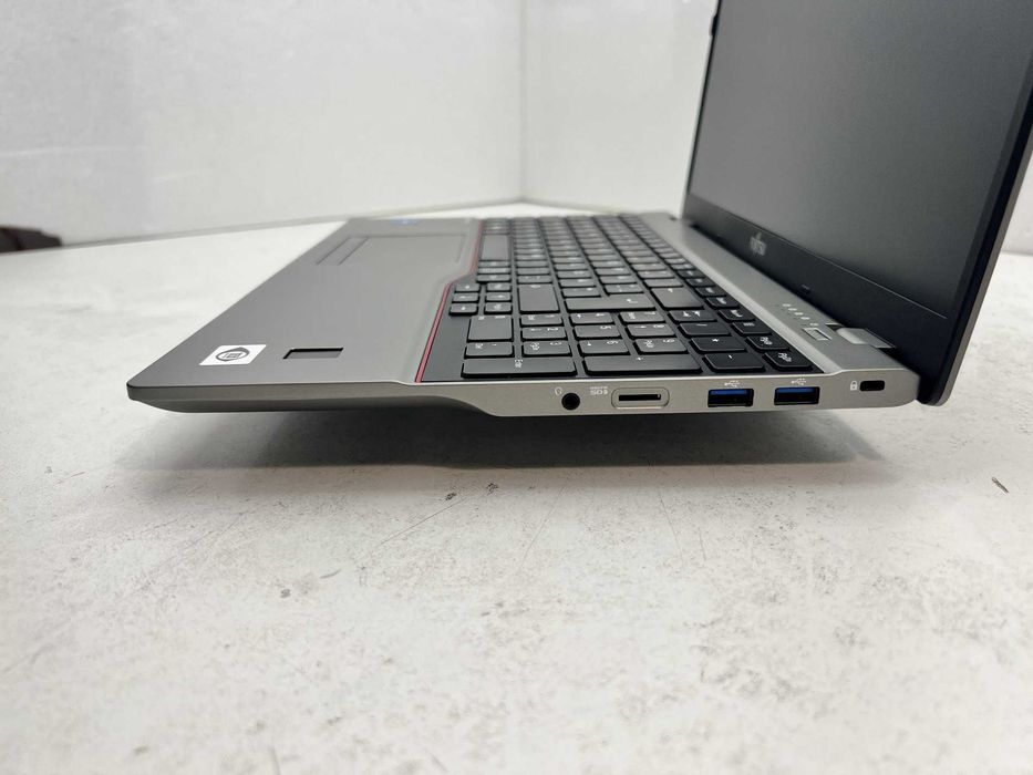 Реновиран лаптоп Fujitsu LIFEBOOK U7511 15.6" i5-1135G7 16GB 260GB NVMe батерия 240 мин