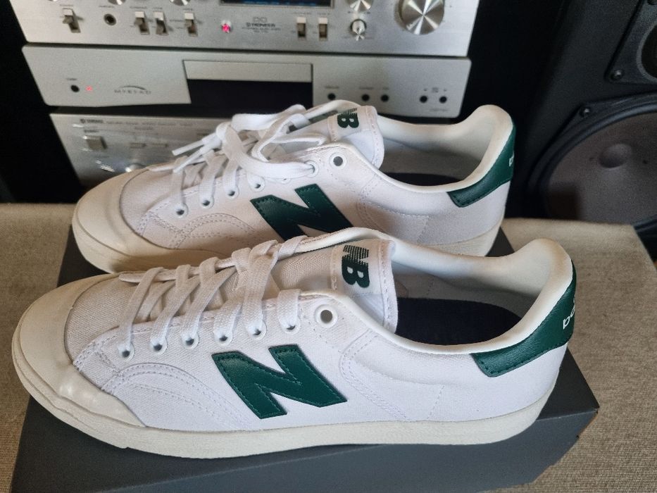 Sneakersi New Balance. Marimea 43. Noi.