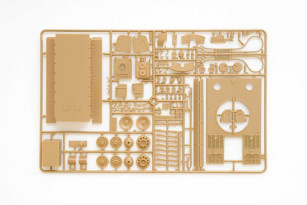Сборная модель немецкого танка Т-VI TIGER 1 ausf E с циммеритом 1:35
