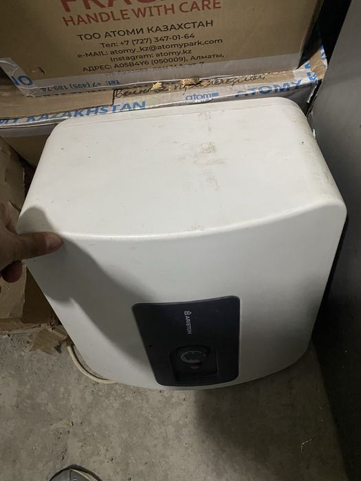 продам воданагреватель Ariston
