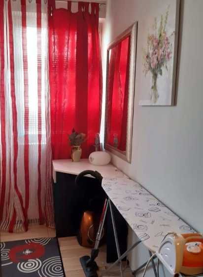 Дава се под наем Двустаен апартамент в Бургас, Славейков - 55 кв.м за 178.5 € - Снимка #2