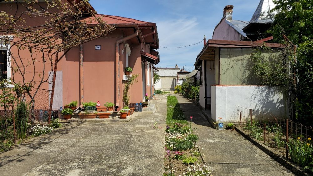 Casă primitoare cu 4 camere și 2 băi în Târgoviște – Renovată, izolata,cu posibilitatea de extindere a constructiei,teren 400 mp, zonă foarte liniștit