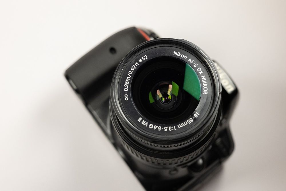 Nikon D5300 + Obiectiv 18-50 mm + Blitz SB600 + Nikor 50mm f 1.8