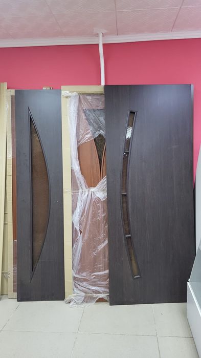 Продам новые люстры, межкомнатные двери